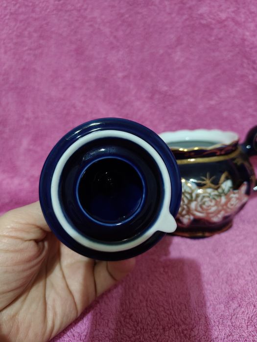 Новые чайники для заваривания чая, кофе и комплект чашек.