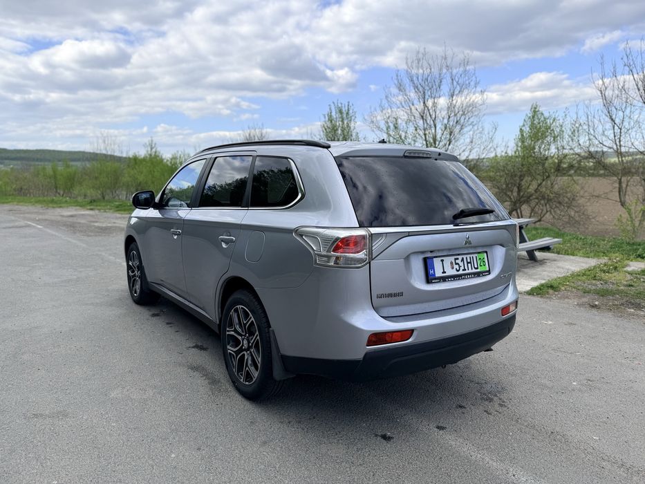 Vând Mitsubishi Outlander 4X4