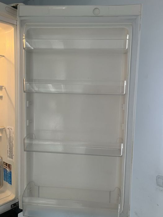 Продам холодильник indesit