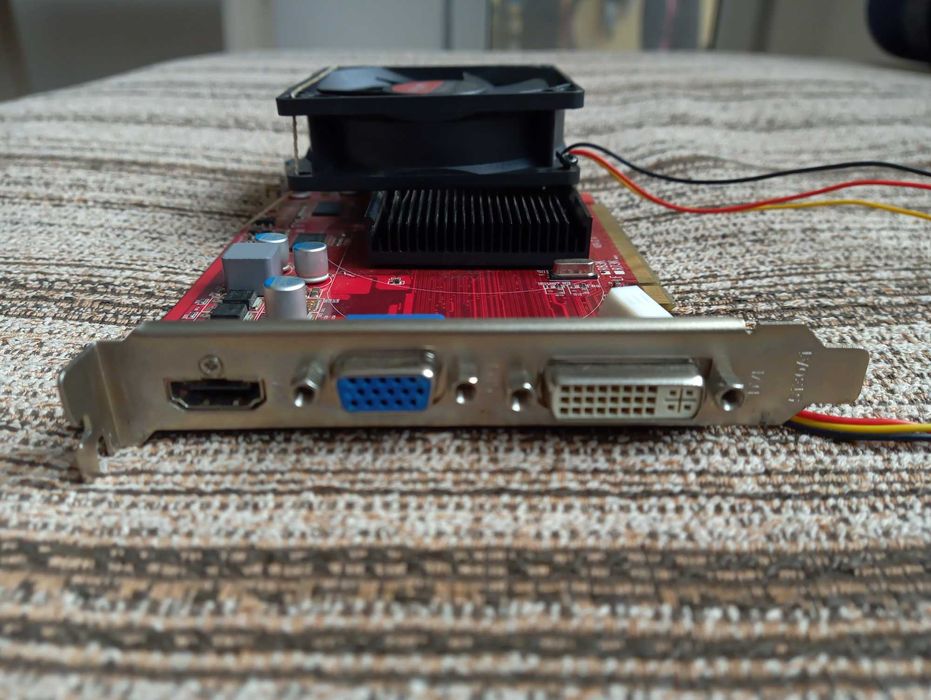 Настолен компютър за офис/уроци/филми/социални мрежи