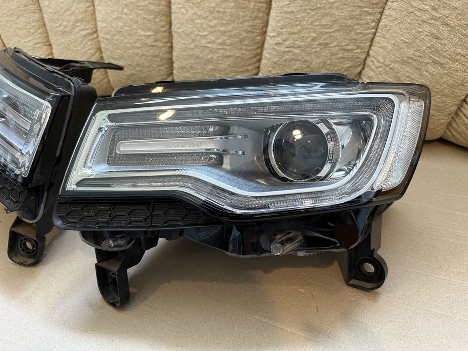 Faruri, Far stanga / Far dreapta Jeep Grand Cherokee 2014-2021