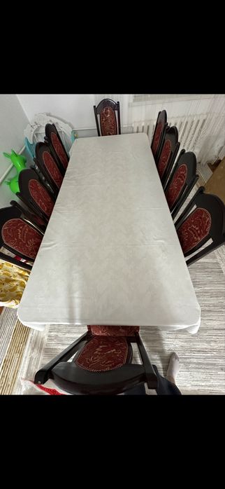 Стол со стульями