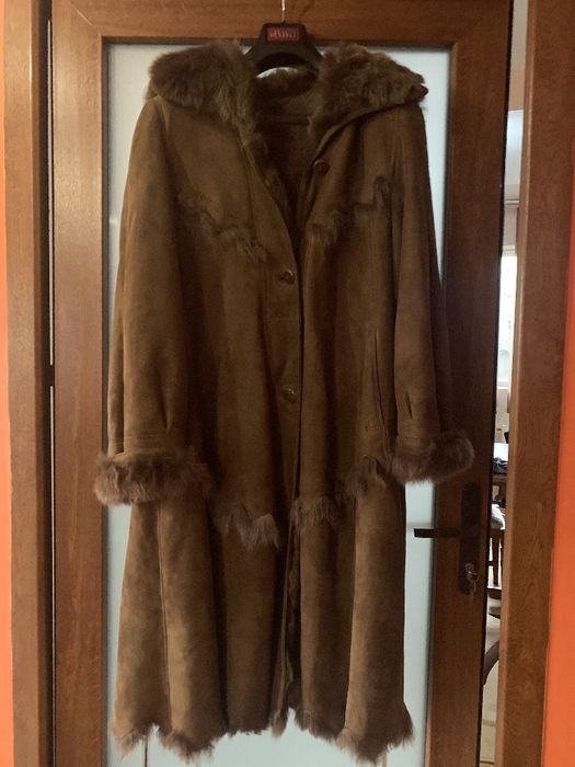 Vând cojoc dama,aproape nou,doua -trei purtări ocazional,impecabil.