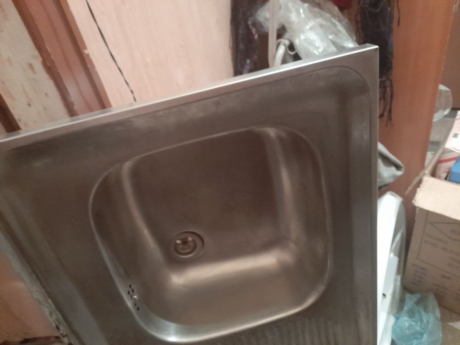 Мивки:неръждавейка хромникел Krupp Nirosta,лява ш.1м/60см и дясна 1/50