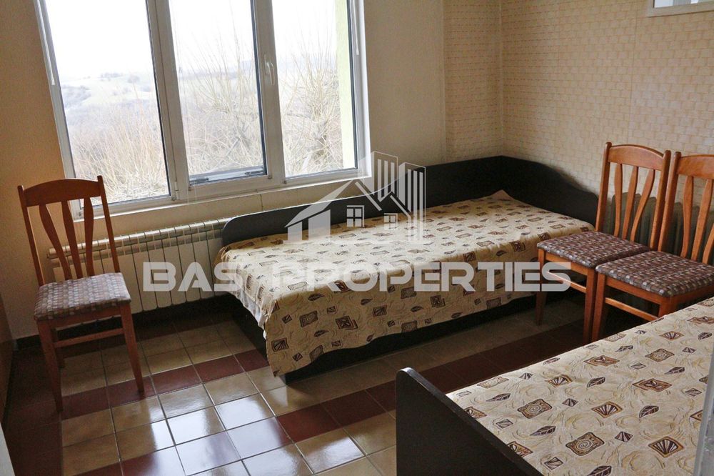 Къща в Перник, област-с.Големо Бучино площ 215