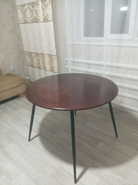 Продам стол круглый