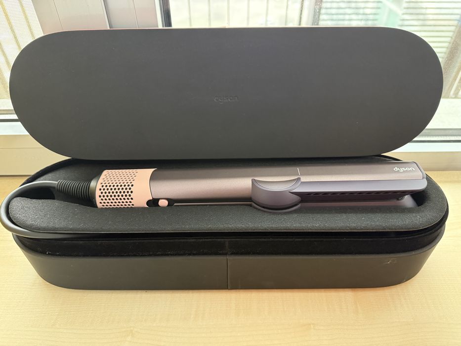 Dyson Airstrait