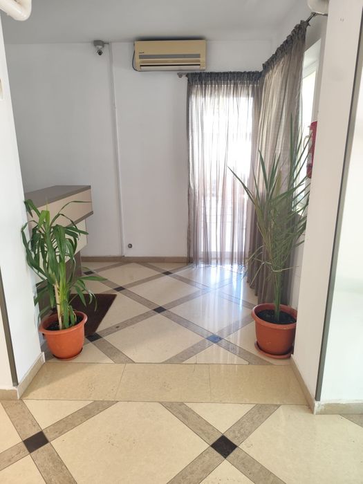 Închiriez studio