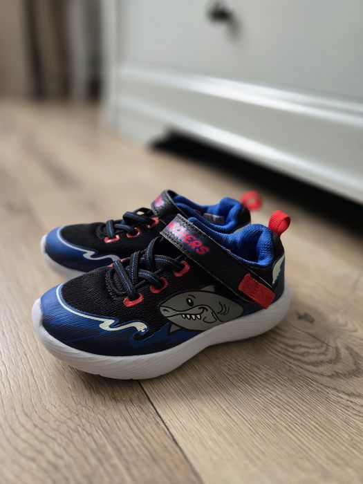 Adidași Skechers nr 26