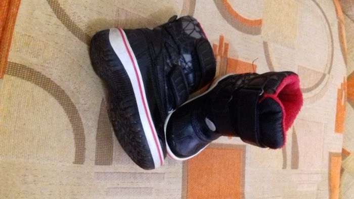 Детски ботушки с лепки