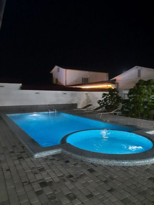 Дача Октош сотилади