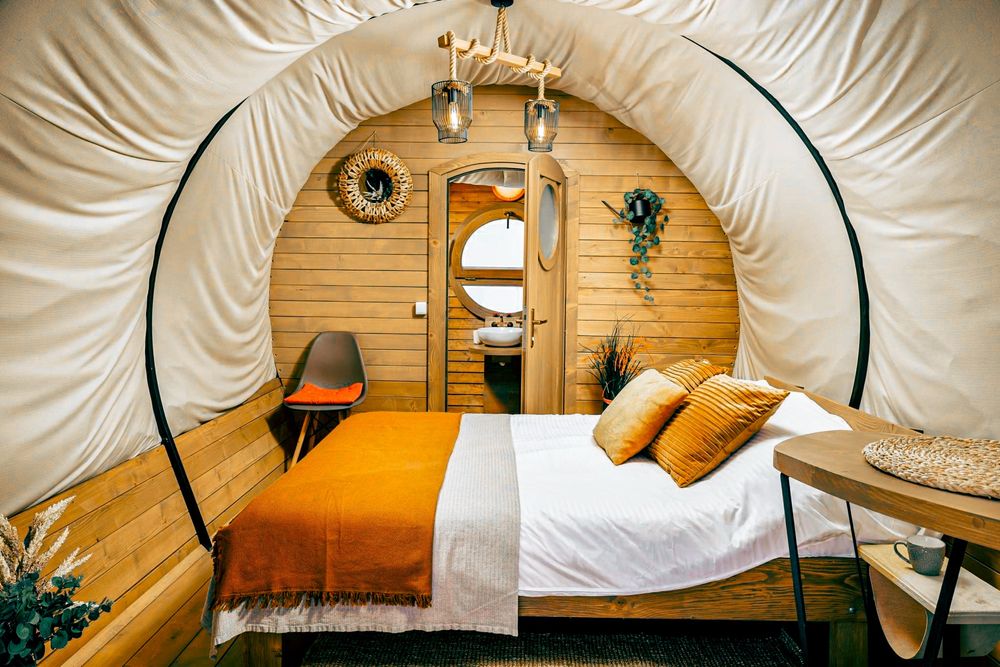 Carute cu coviltir-cabane-cabanute de locuit-Aframe