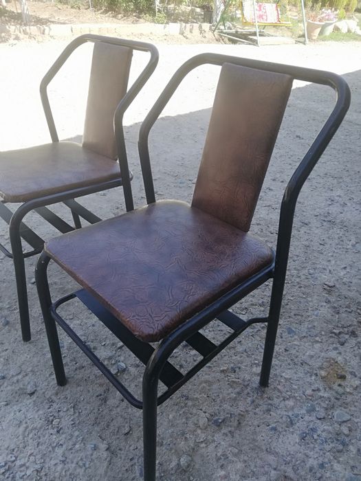 Продам стулья 2шт. Очень качественные, устойчивые.