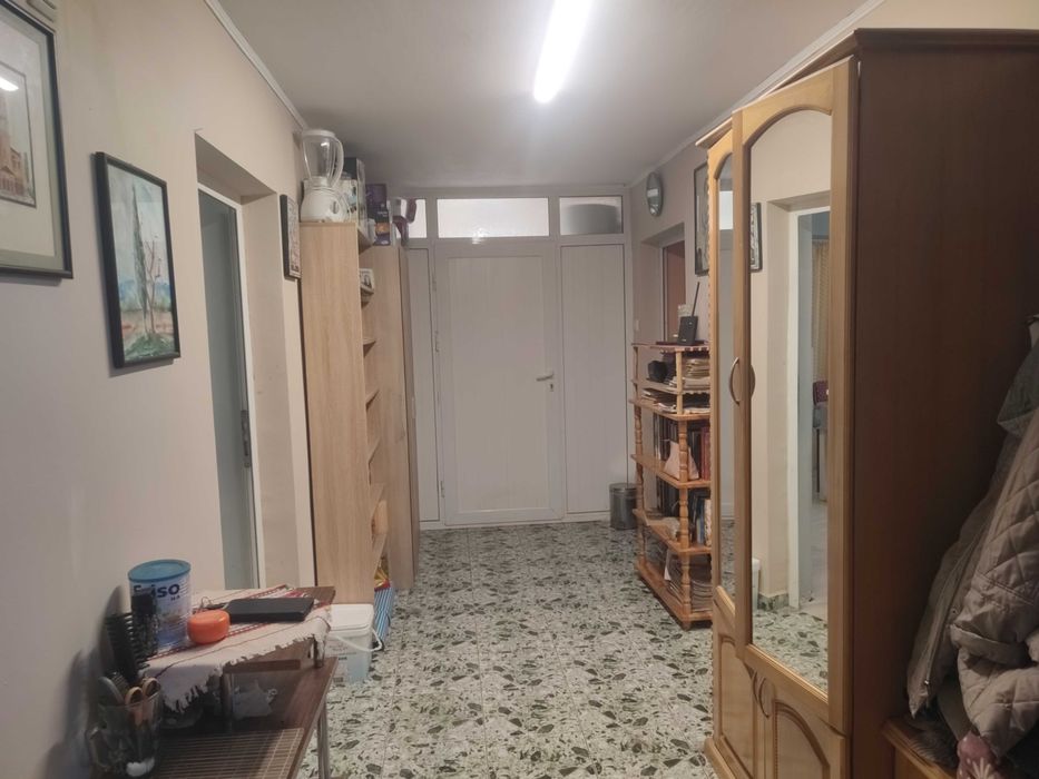 Самостоятелна тухлена къща