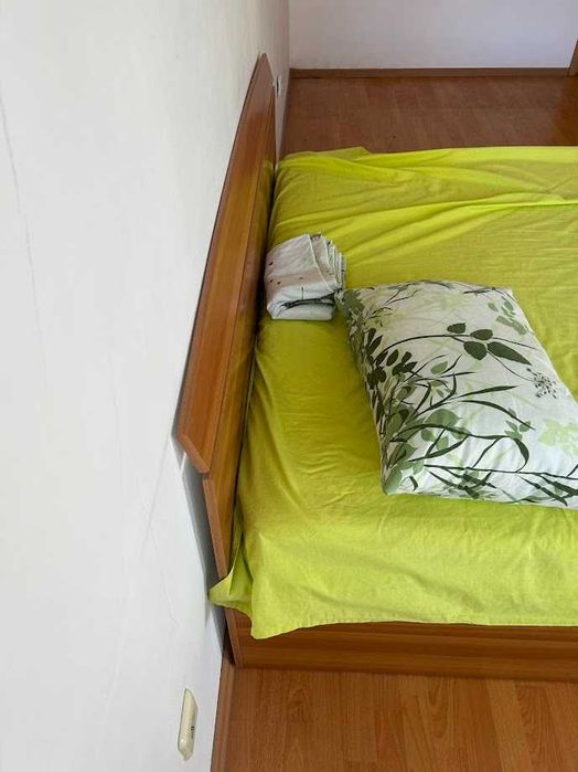 Спалня 200х160 с матрак и чекмедже