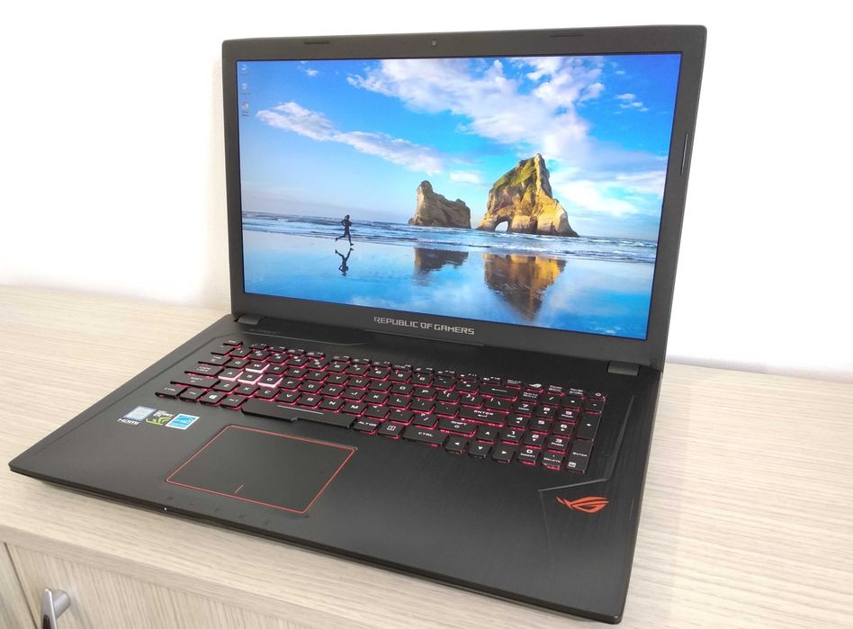 laptop ASUS INTEL I7 GAMING ecran MARE IPS 17.3 inch placa video dedicata NVIDIA 16GB ram 2 placi video SSD nvme WINDOWS 11 ASUS ROG STRIX