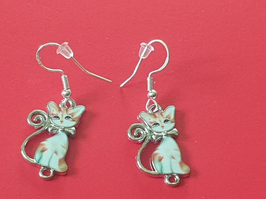 Nr.7 o pereche de cercei cu o pisică portocalie și Albă