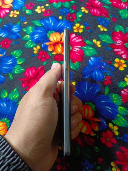 Samsung Galaxy J 5 16 Holati yaxshi