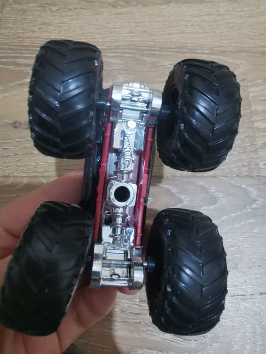 Монстр трак Hot wheels машинки