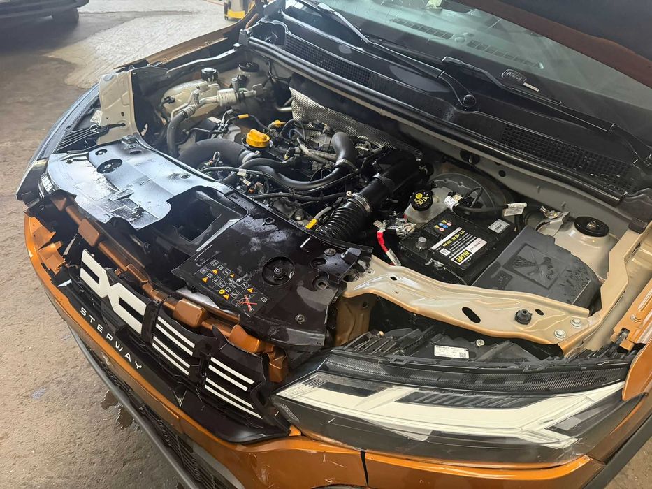 Dacia Sandero avariat