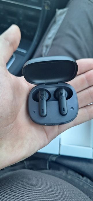 Casti  jbl noii desigilate pentru test