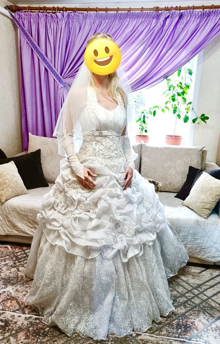 Продам свадебное платье с шубкой