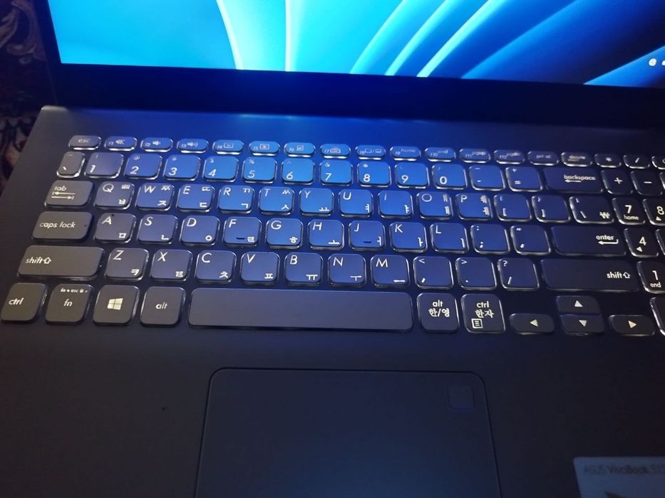 Asus notebook sotiladi