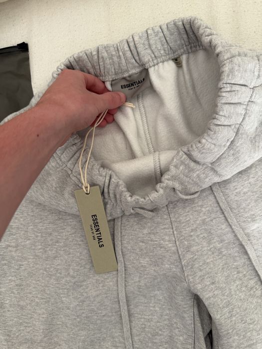 Pantaloni essentials