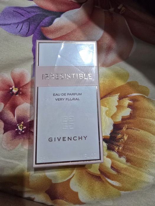 Apa de parfum Givenchi Irresistible original, nou