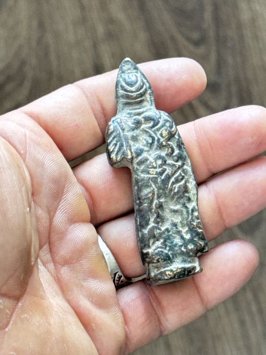 Statuetka sotiladi budda