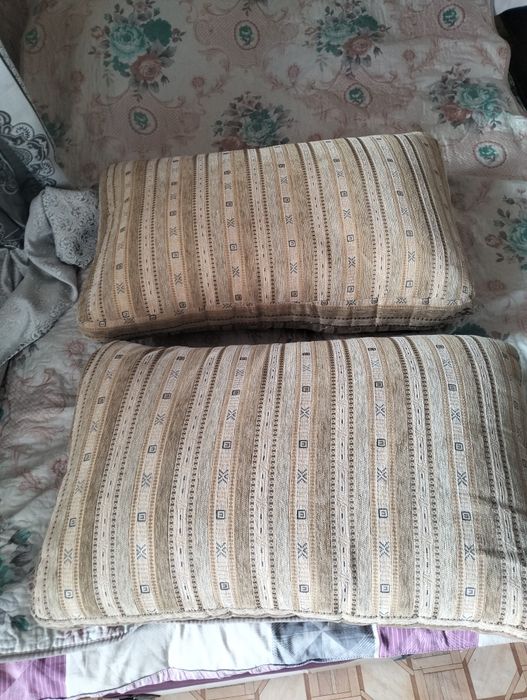 Подушка для дивана кровати