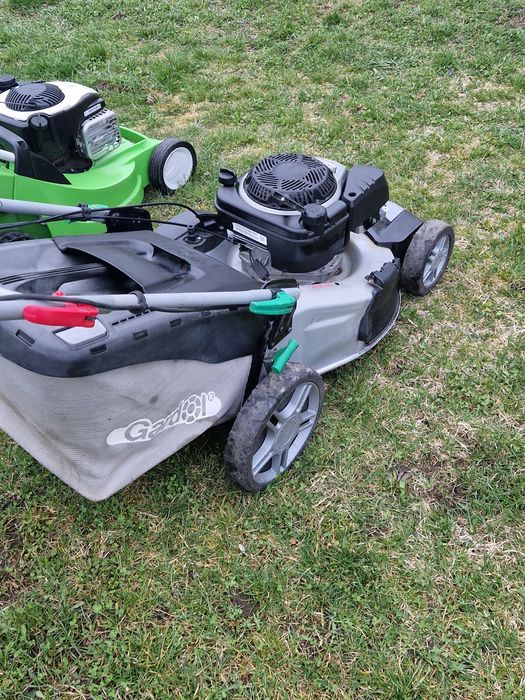 Mașini de tuns iarba, gazon