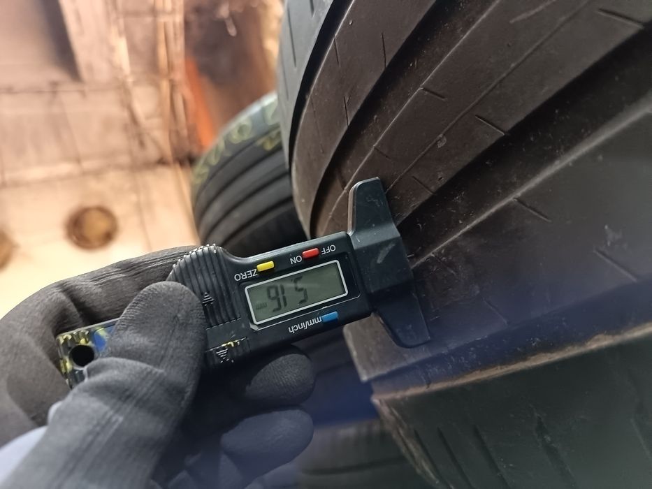 Anvelope vara 255 35 21 Bridgestone 5-6mm an 2019 și 2021
