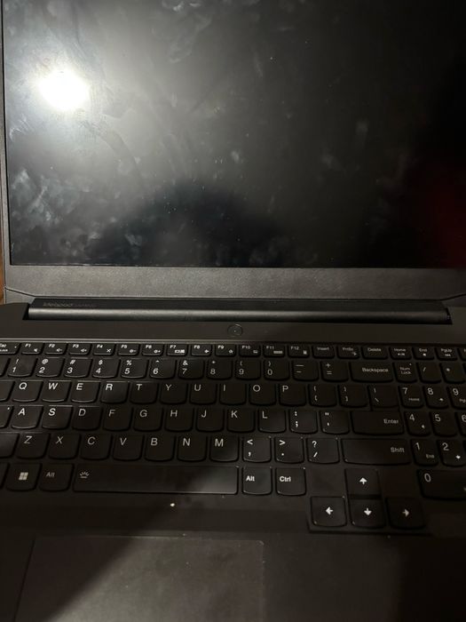 Vand laptop pentru piese