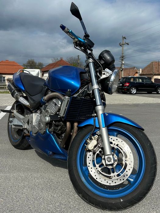 Honda Hornet cu elemente carbon
