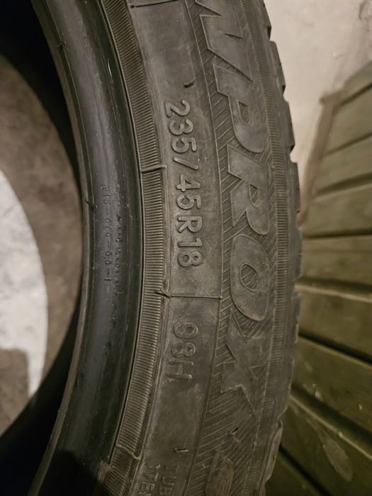 Зимни гуми Toyo 235/45/18