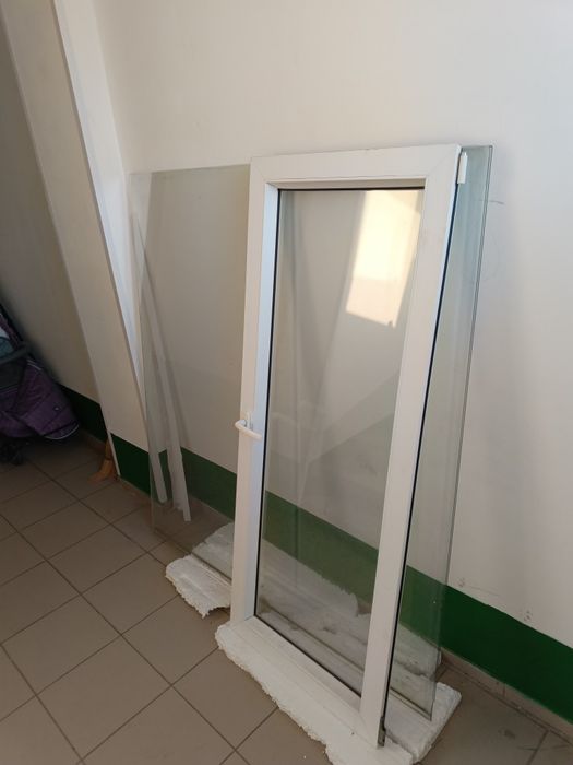 Отдам стекло большого размера