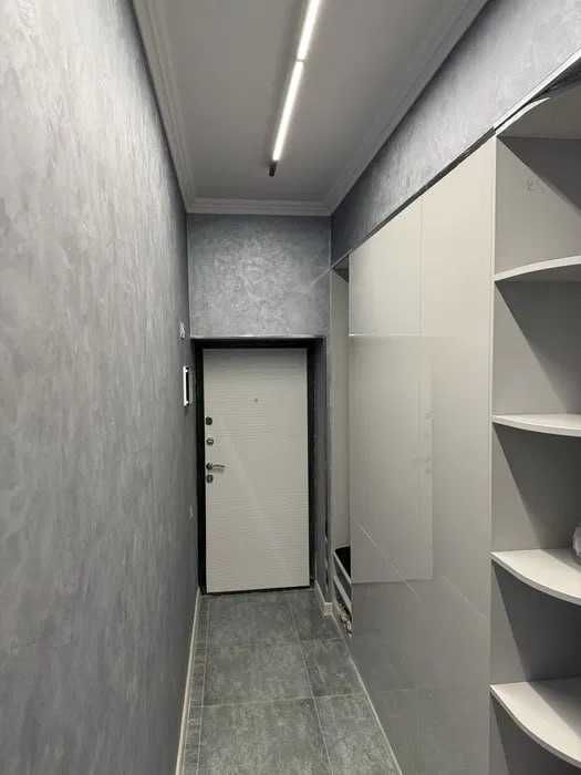 Yakkasaroy Salamatina Yujniy Vokzal Strong Edifice 1xona/8/9  47.4m2;
