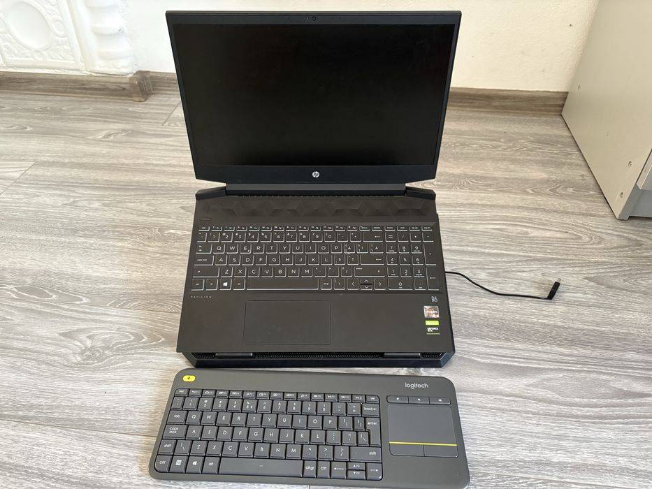Laptop gaming HP Pavilion 15 + cooling pad + tastatura wireless