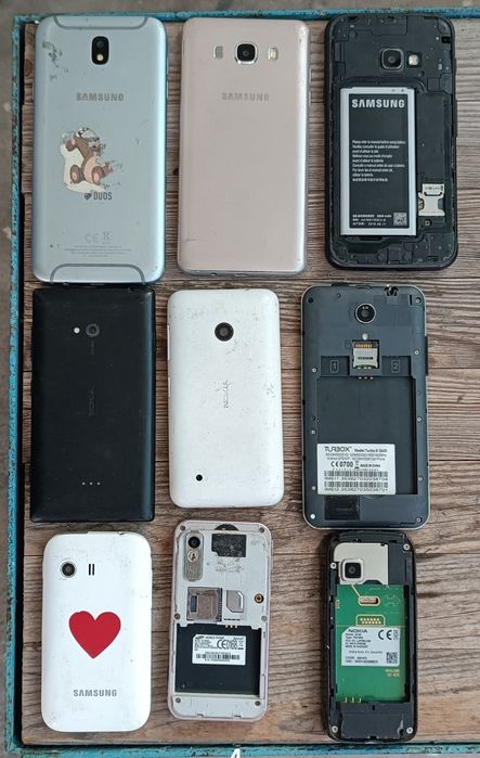 Ретро телефони  с копчета и тъч скрийн