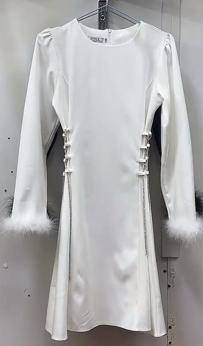 Белое платье