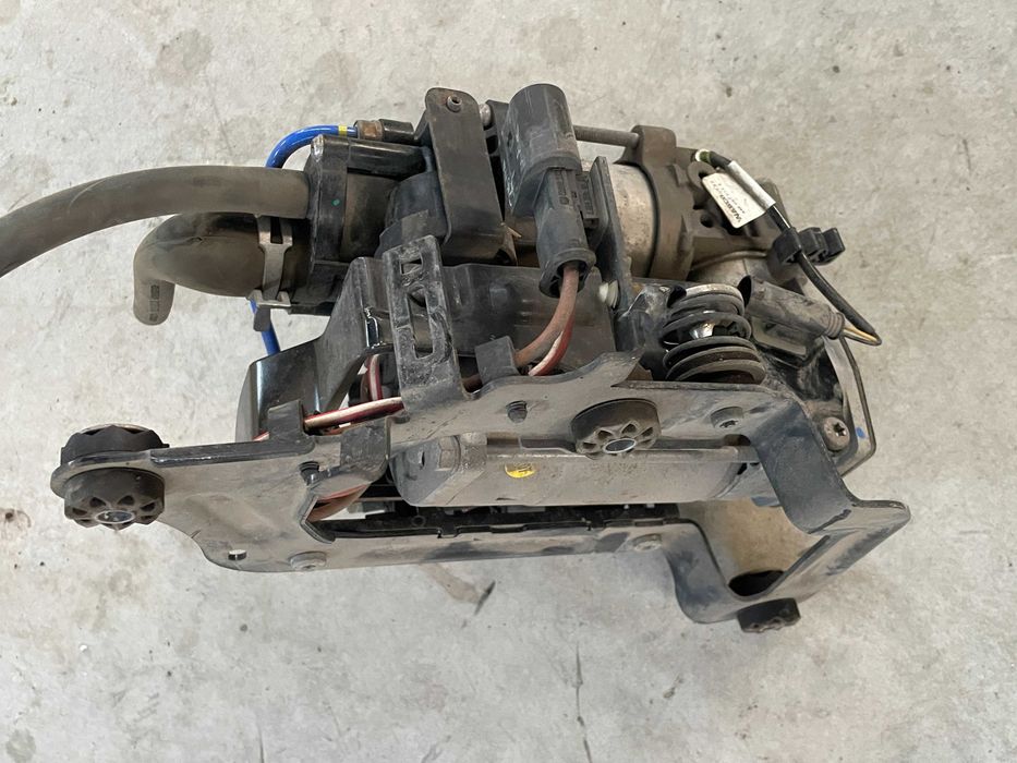 Compresor perne aer Bmw seria 7 G11 - G12 cod 6861882