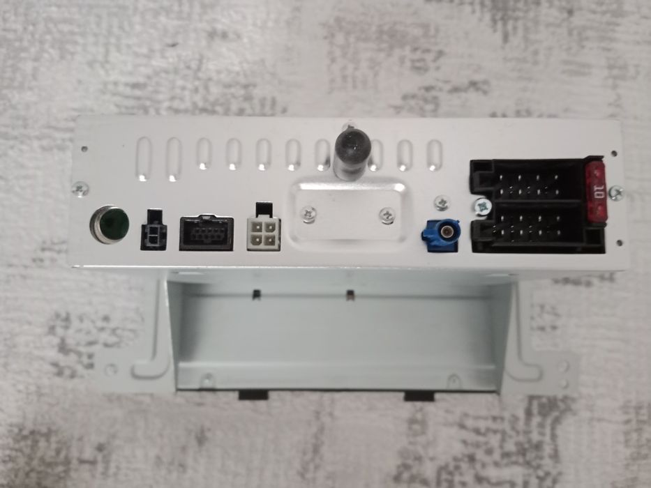 Продам оригиную магнитолу