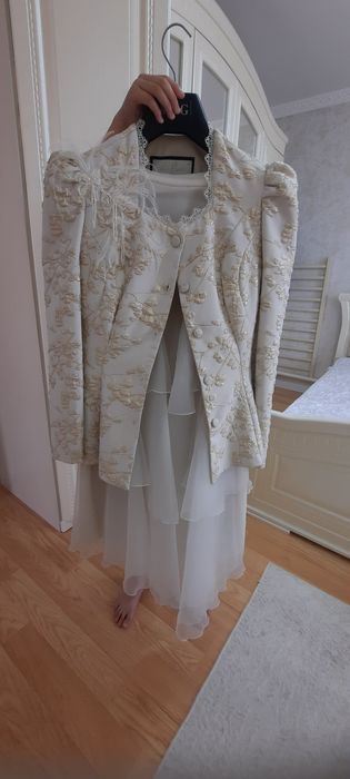 Продам очень красивый костюм
