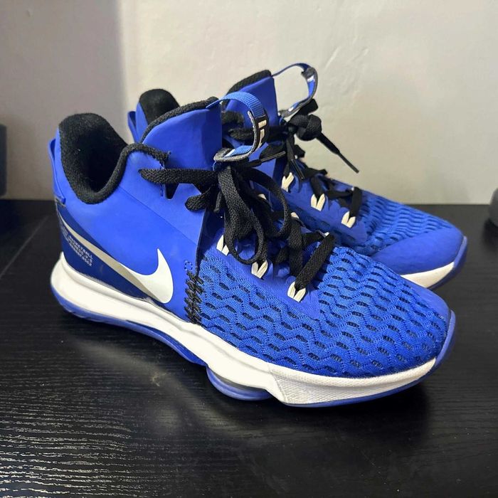 Баскетболни маратонки Nike LeBron Witness 5