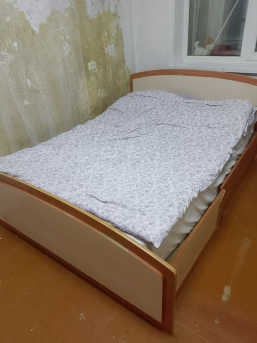 Продам спальный гарнитур