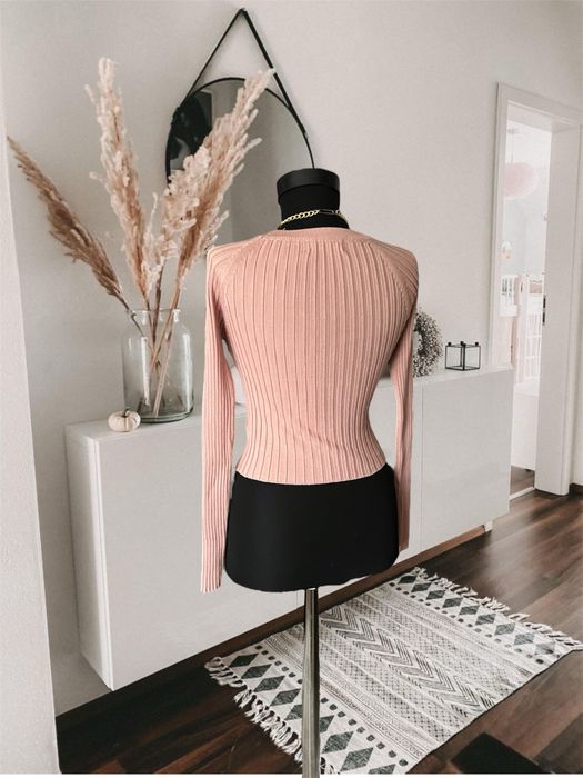 Bluza pulover roz pudrat cu aplicatii aurii