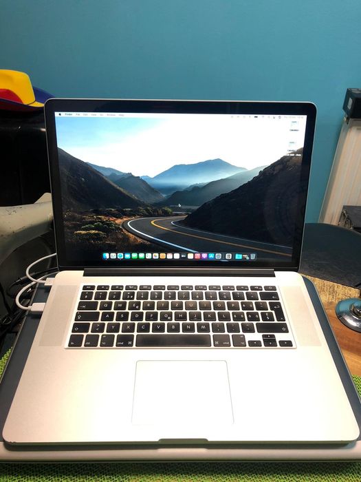 Placa de baza MacBook Pro ( Retina , 15--inch ) . Se dezmembreaza .