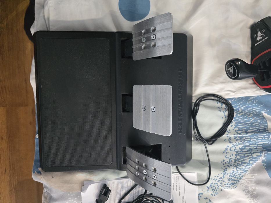 Продавам Trustmaster T300 RS