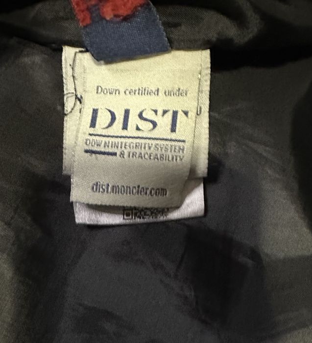 Geacă bărbați Moncler neagră, lucioasă cu glugă